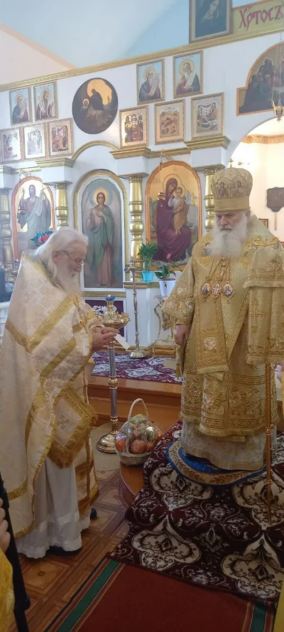 Митрополит Викентий совершил чин великого освящения храма святителя Николая в Джизаке