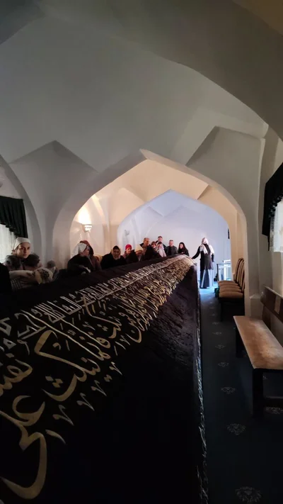 Молебное пение пророку Даниилу в самаркандском мавзолее