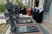 Святейший Патриарх Кирилл посетил Боткинское кладбище в Ташкенте
