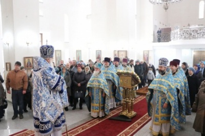 Митрополит Викентий совершил Божественную литургию во Владимирском соборе Бишкека