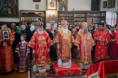 Перед отъездом из Самарканда митрополит Викентий, митрополит Климент и епископ Питирим совершили вечернее Богослужение в Свято-Георгиевском храме