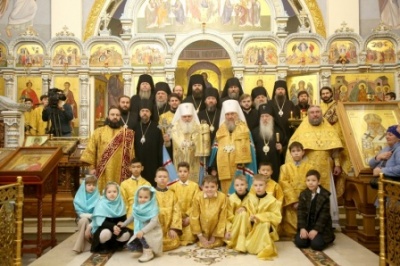 Одиннадцать архиереев молились в кафедральном соборе Ташкента за Божественной литургией