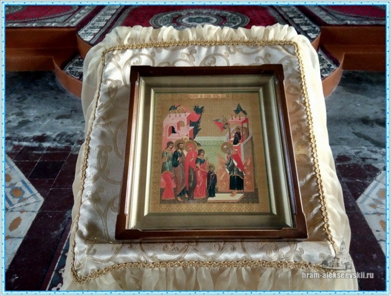 Русская православная церковь отмечает праздник Введения во храм Пресвятой Богородицы