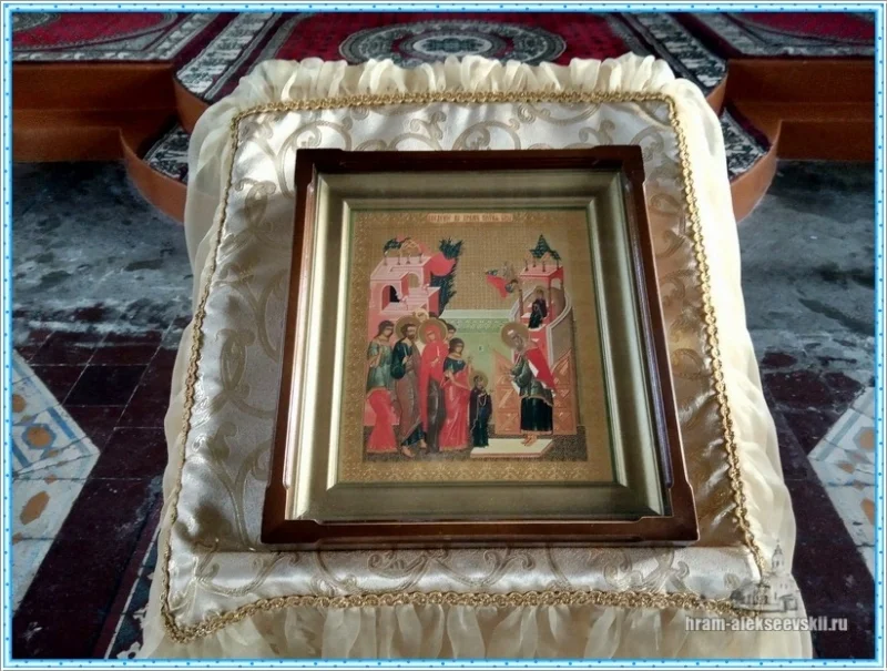 Русская православная церковь отмечает праздник Введения во храм Пресвятой Богородицы