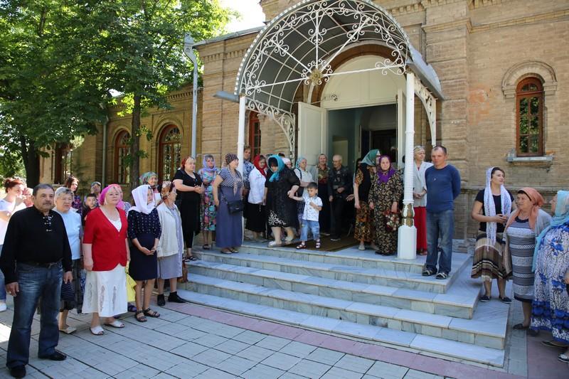 Сотни самаркандцев приложились к чудотворной иконе Божией Матери «Феодоровская»