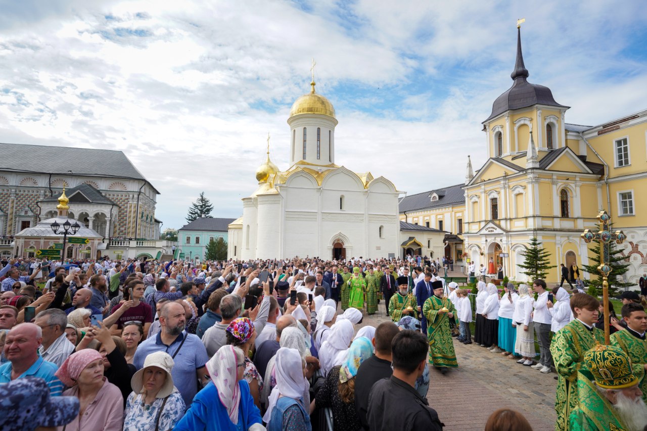 Митрополит Викентий сослужил Патриарху Кириллу в день обретения мощей преподобного Сергия Радонежского