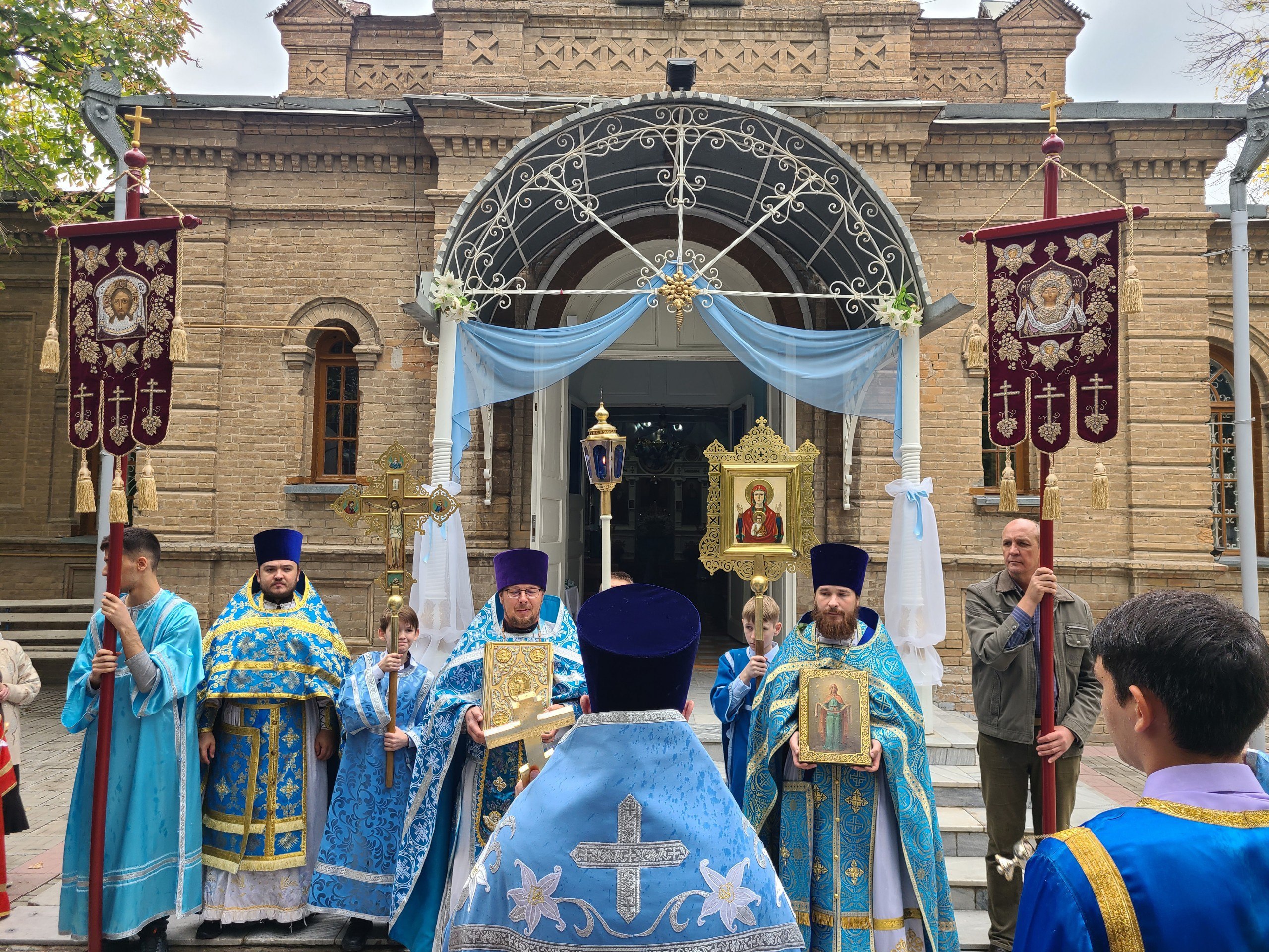 Настоятель собора принял участие в престольном празднике Покровского храма Самарканда