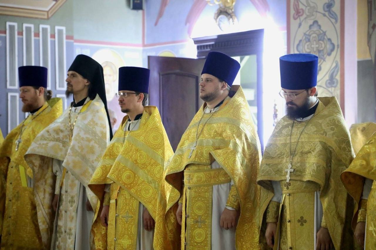 Настоятель собора сослужил митрополиту Викентию на торжествах 65-летия со дня преставления святителя Луки Крымского