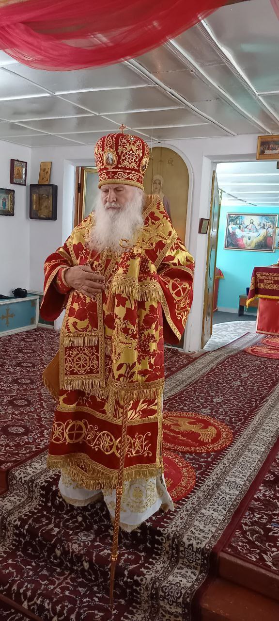 Настоятель Свято-Алексиевского собора удостоен права ношения наперсного креста