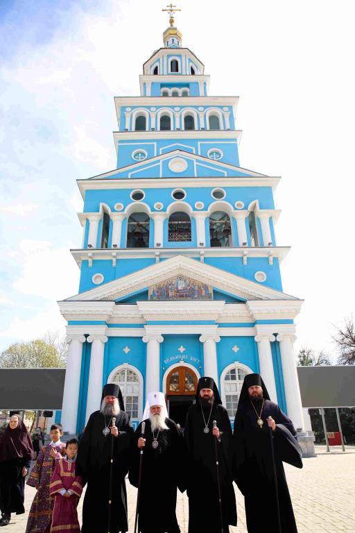 Архипастыри округа совершили Литургию Преждеосвященных Даров на духовной родине святителя Луки