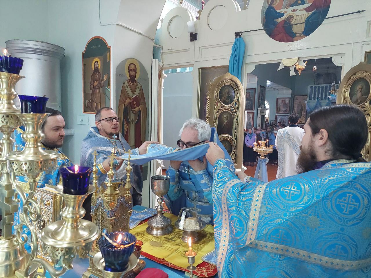 Престольный праздник Покровского храма и принесение ковчега с мощами одиннадцати святых в собор