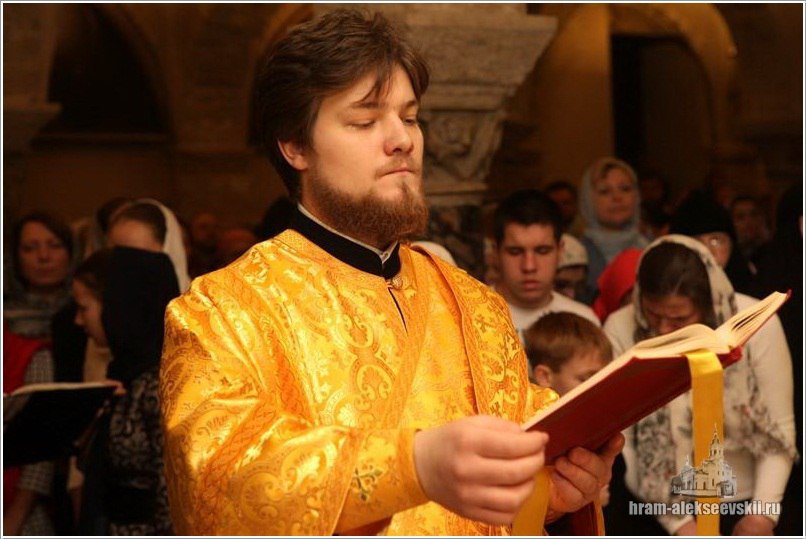 Митрополит Викентий совершил Литургию на мощах святителя Николая Чудотворца