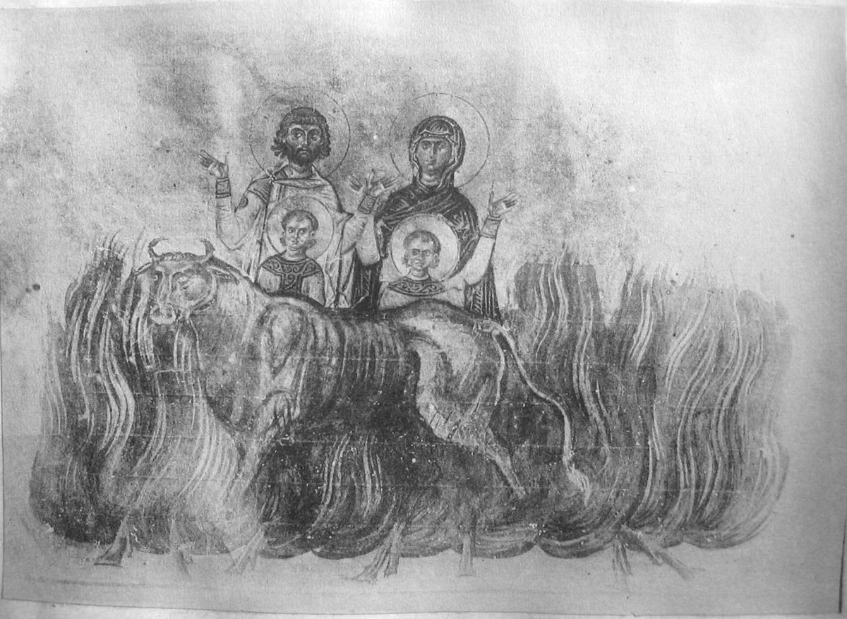 Фреска: семья мучеников (родители с двумя детьми) в пламени рядом с фигурой вола — подлинное изображение сцены казни в медном воле