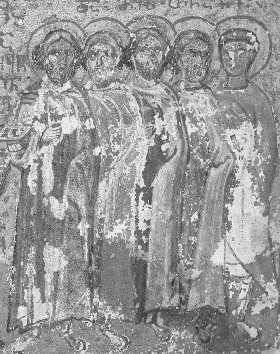 Ветхая фреска, пять фигур в нимбах в ряд — число фигур (5) совпадает с числом мучеников группы (Акиндин, Пигасий, Анемподист, Аффоний, Елпидифор), имена стёрты, не читаются