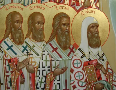 Групповая икона с надписями «СВ АГАФАНГЕЛЪ», «СВ СЕРАФИНЪ», «СВ КИРИЛЛЪ», «СВ ТИХОНЪ» — свт. Серафим в ряду возможных местоблюстителей Патриаршего престола 1920-х годов