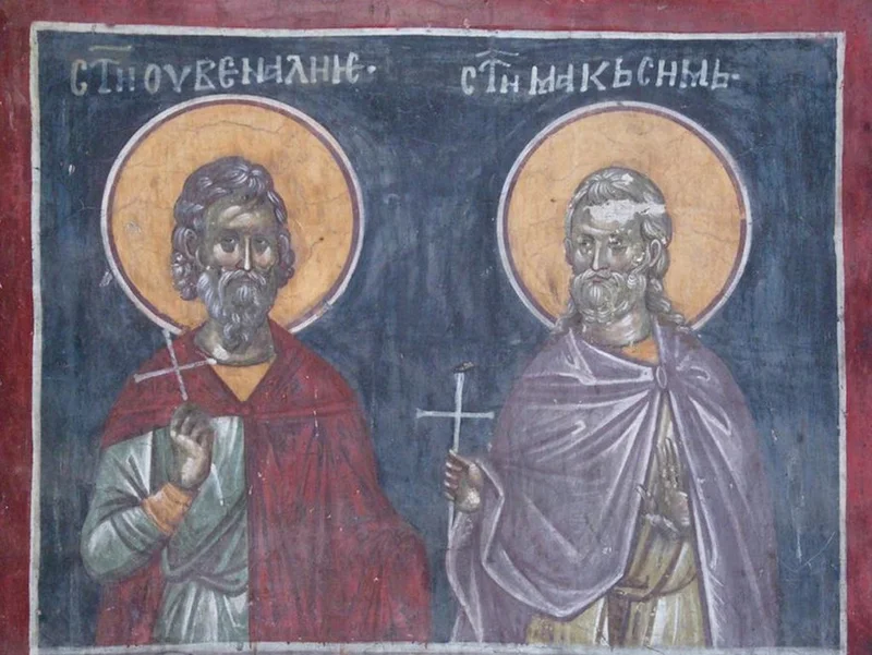 Миниатюра Минология Василия II (Константинополь, 985 г.) с надписями «Ст҃ии Оувениане» и «Ст҃ии Максимь» — оба мученика в воинском одеянии, каждый с крестом