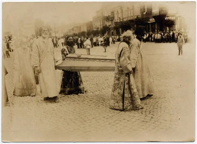 Та же похоронная процессия (файл озаглавлен «Kirion II Funeral»), иной ракурс