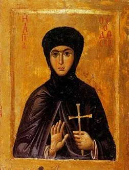 Икона с греческой надписью «Η ΑΓΙΑ ΘΕΟΔΟΣΙΑ», святая держит крест