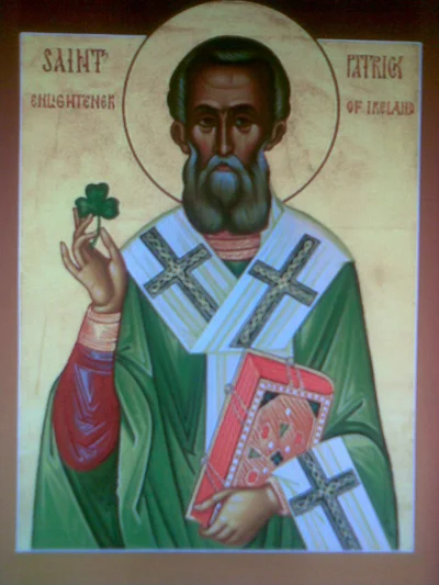 Западный образ с надписью «SAINT PATRICK ENLIGHTENER OF IRELAND», держит трилистник