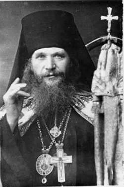 Чёрно-белая фотография бородатого архиерея с панагией — вероятно, подлинная историческая фотография святого