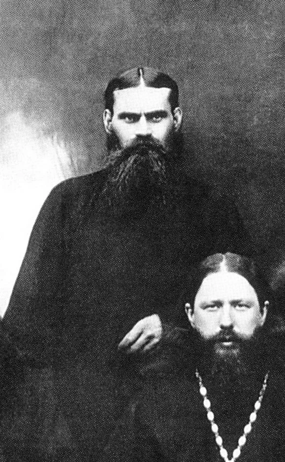 Фотография двух монахов нач. XX века